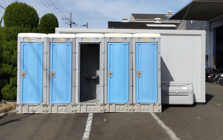 2022.9.22 ユニットハウス15.2坪（30畳）エアコン付を仮設の食堂兼更衣室、簡易トイレ・手洗いを仮設トイレとして設置しました。