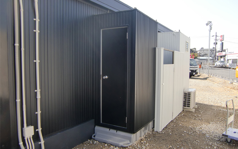 2013.1.22 中古ユニットハウス20坪（40畳）タイプ 金属サイディング貼りを、事務所として設置しました。