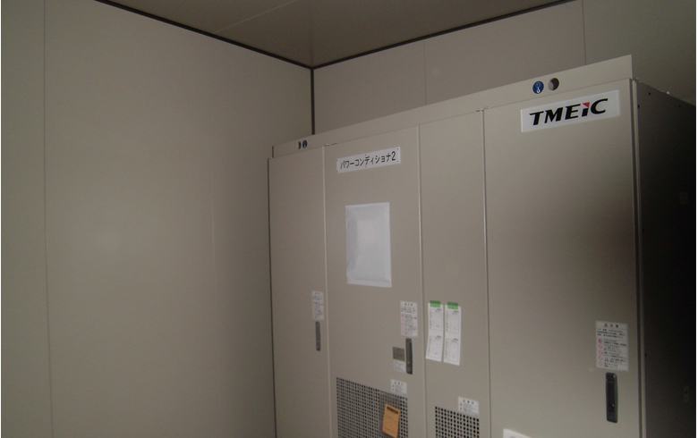 2015.2.20 組立式パネルハウス3坪（6畳）タイプを、パワコンシェルターとして設置しました。