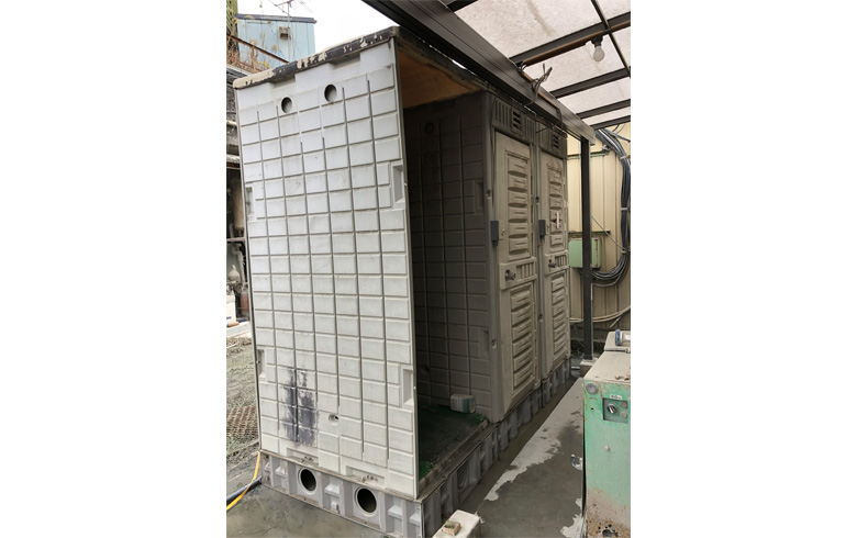 2020.1.9 組立式パネルハウス　洋式トイレ（水洗式）・小用トイレ0.3坪（0.6畳）を、作業員トイレとして設置しました。