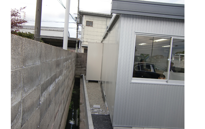 2011.1.21 中古ユニットハウス12坪（24畳）タイプ　金属サイディング貼りを、事務所として設置しました。