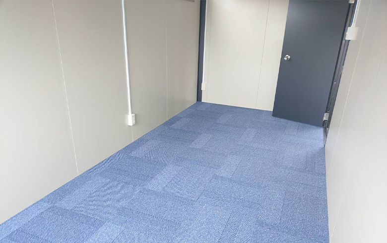 2026.2.27 アウトレットユニットハウス11.3坪（22.6畳）タイプを、運送会社の事務所として2階建に増設しました。