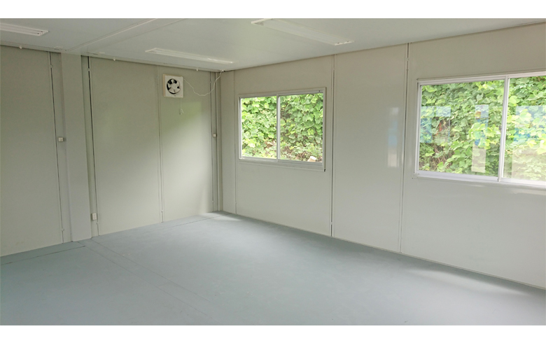 2019.8.30 中古ユニットハウス8坪（16畳）タイプ　カスタマイズ仕様を、受付事務所として設置しました。
