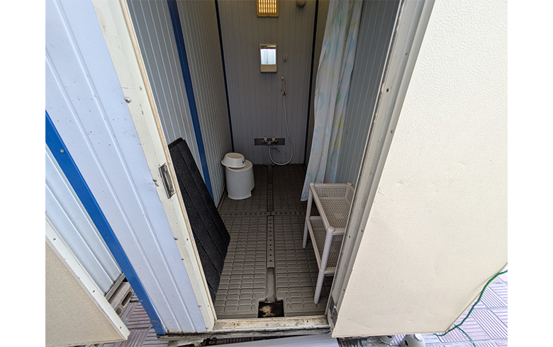 2022.11.8 仮設シャワー室（シャワー+更衣室）を、解体現場のシャワー室として設置しました。
