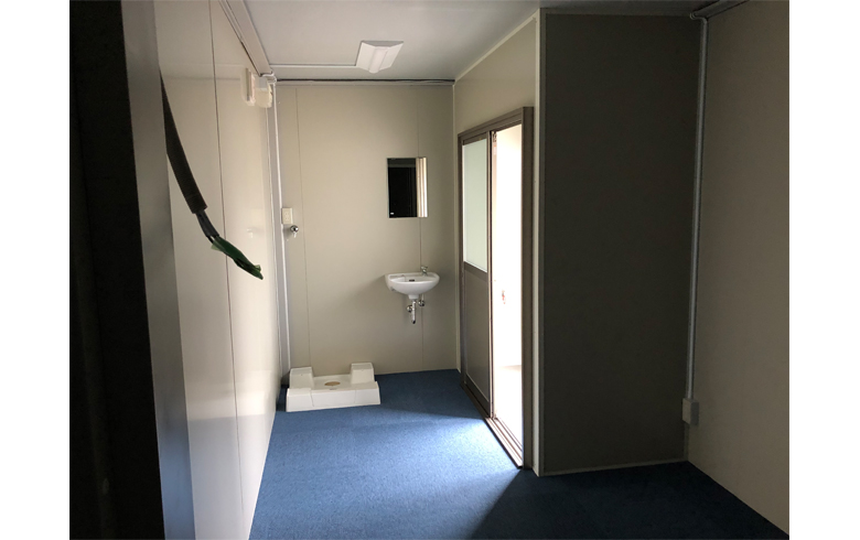 2020.3.27 アウトレットユニットハウス5坪（10畳）タイプを、女性用更衣室として設置しました。
