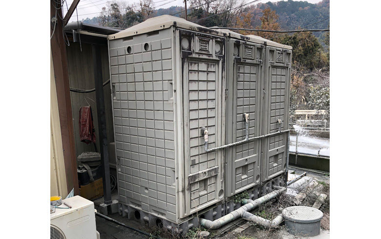 2020.1.9 組立式パネルハウス　洋式トイレ（水洗式）・小用トイレ0.3坪（0.6畳）を、作業員トイレとして設置しました。